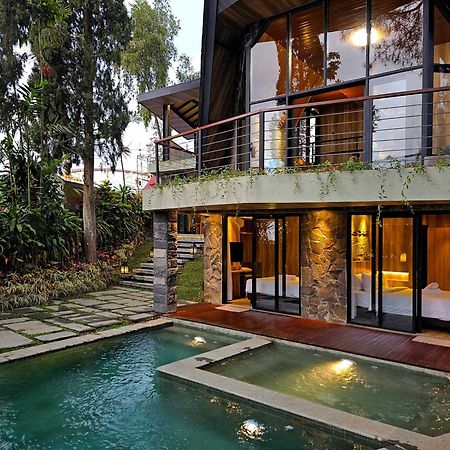 Villa 4-Br Klub Bunga No 4 Batu Malang Exteriör bild